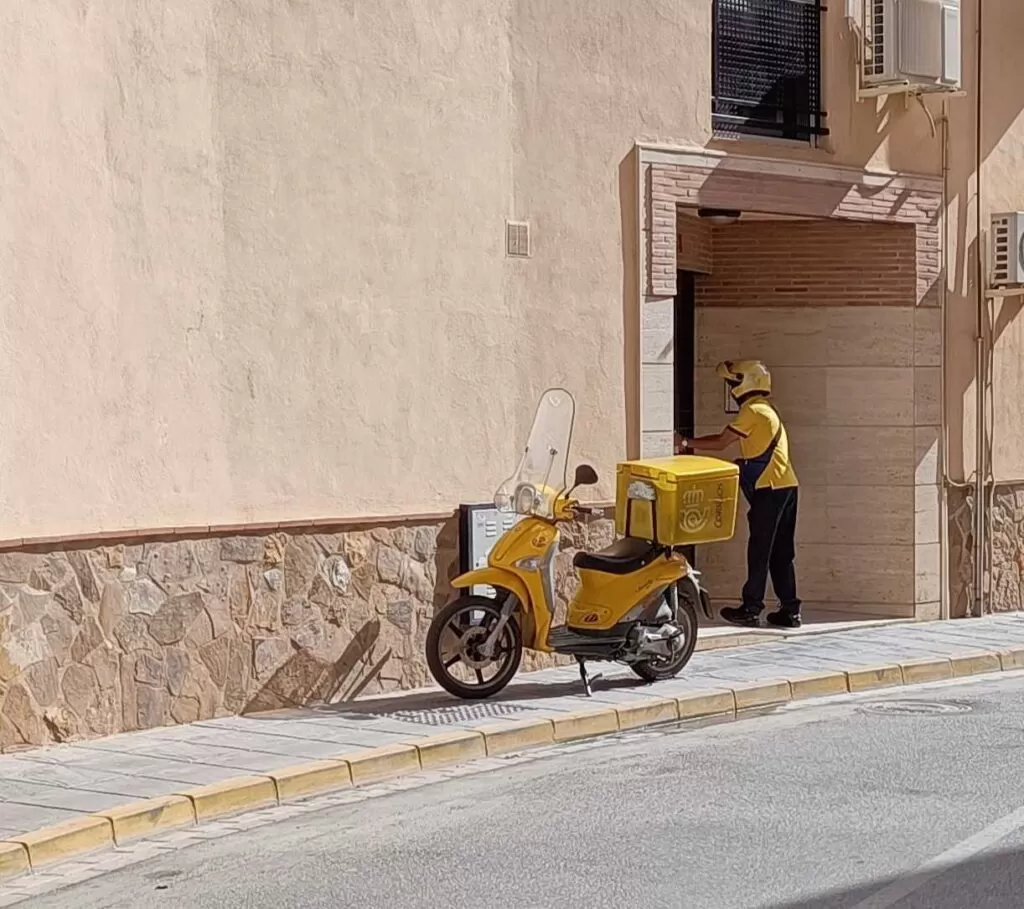 repartidor-correos repartidor-correos